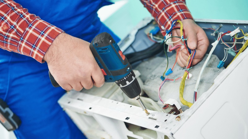 Yenimahalle Maktek Maktek çamaşır makinesi kart tamiri – Su almama arızası orijinal parça ile giderildi. - Teknik servis örneği
